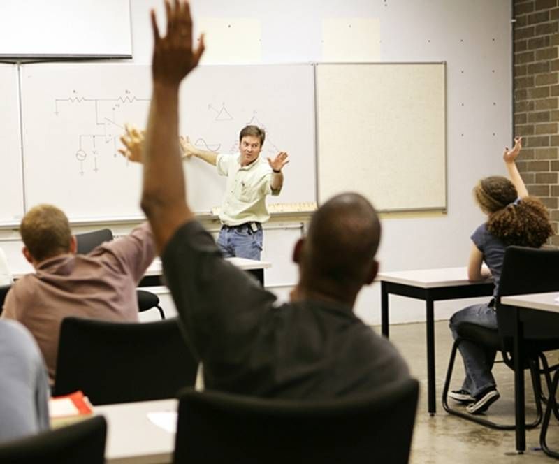 SkilllsTech TAFE delivers classroom and hannds-on instructions to students