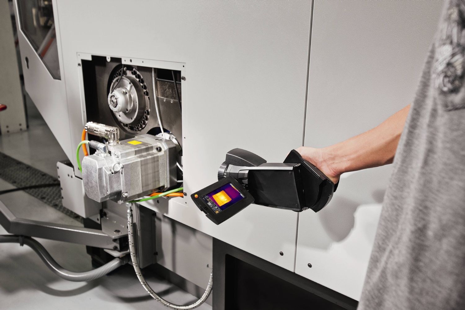 Thermographic recording of mechanical components