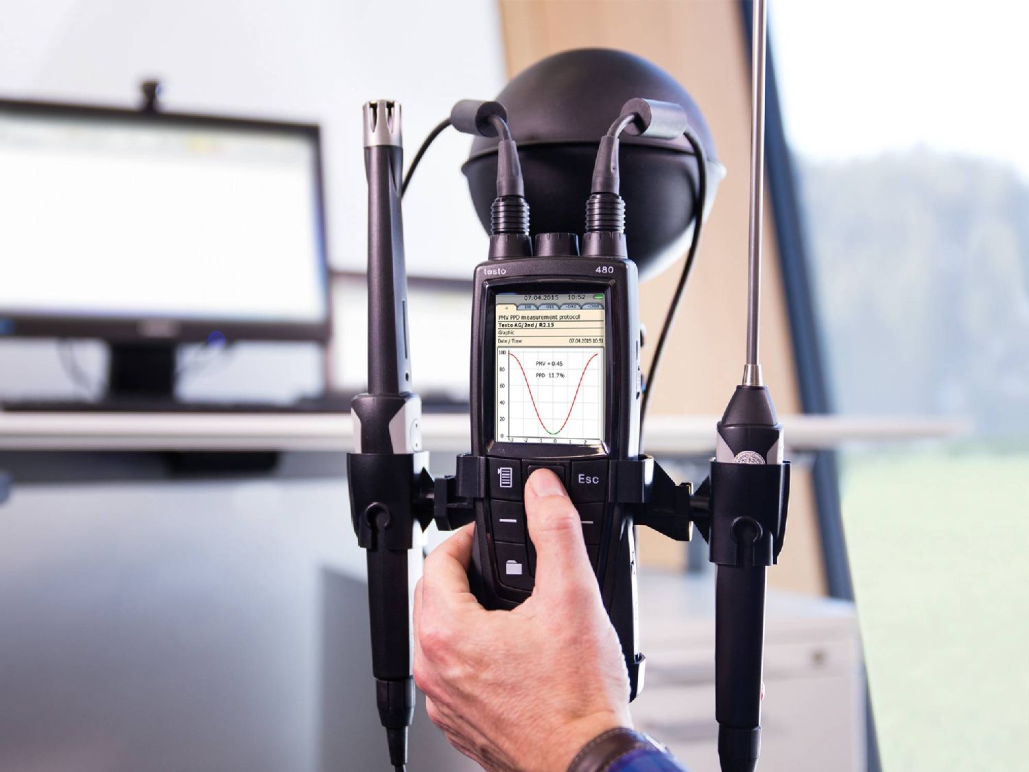 Globe thermometer for measuring feel-good ambient conditions in the workplace