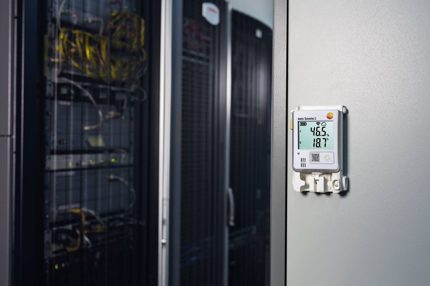 Monitoring the temperature and humidity in server rooms